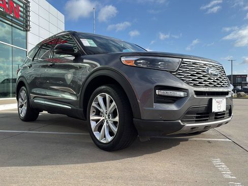 Used 2022 Ford Explorer Platinum w/ Equipment Group 601A AWD/4WD image 4