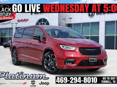 New 2026 Chrysler Pacifica Select