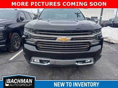 Used 2022 Chevrolet Silverado 1500 High Country w/ Technology Package image 3