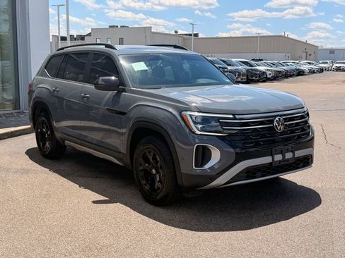 Certified 2025 Volkswagen Atlas Peak Edition SE AWD/4WD image 8