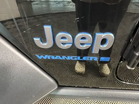 Used 2023 Jeep Wrangler Unlimited w/ Sun & Screen Package AWD/4WD image 9