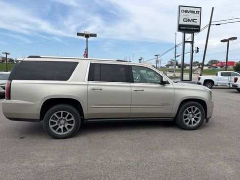 Used 2015 GMC Yukon XL Denali w/ Premium Package AWD/4WD image 11
