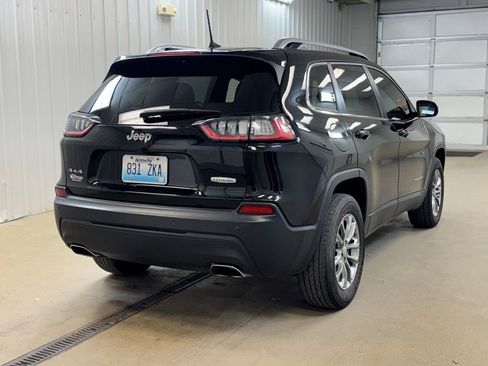 Used 2019 Jeep Cherokee Latitude Plus w/ Cold Weather Group image 5