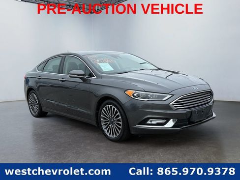 Used 2017 Ford Fusion SE w/ Fusion SE Technology Package FWD image 1