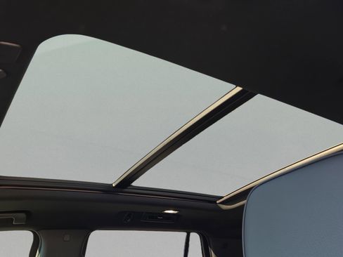 Used 2021 GMC Yukon Denali w/ Denali Premium Package image 24