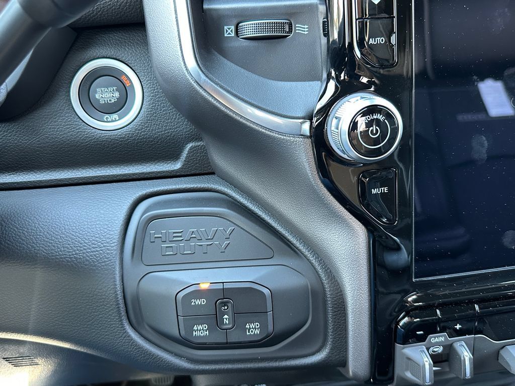 New 2026 RAM 3500 Laramie AWD/4WD image 28
