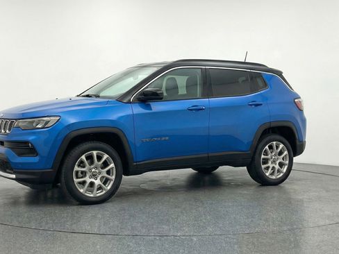 Used 2025 Jeep Compass Limited image 3