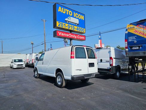 Used 2014 Chevrolet Express 2500 RWD image 2