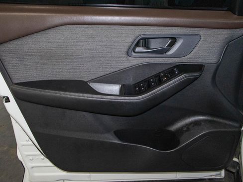 Used 2022 Nissan Rogue S image 10