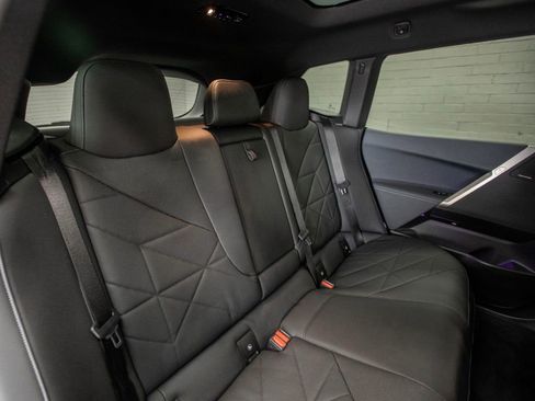 Used 2023 BMW iX xDrive50 w/ Premium Package image 25