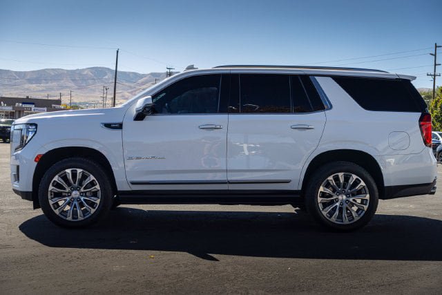 Used 2021 GMC Yukon Denali w/ Denali Ultimate Package AWD/4WD image 3