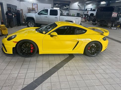 Used 2022 Porsche 718 Cayman GT4 image 4