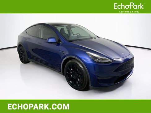 Used 2024 Tesla Model Y Long Range AWD/4WD image 1