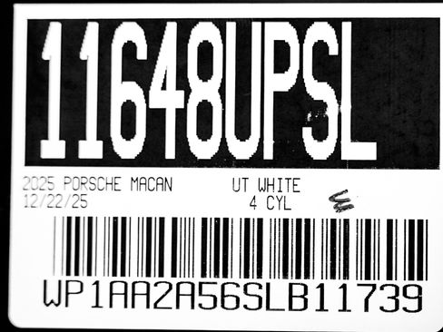 Certified 2025 Porsche Macan image 30