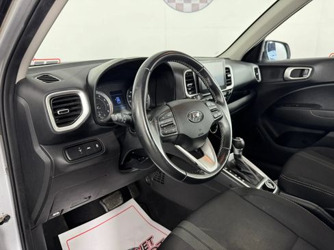 Used 2021 Hyundai Venue SEL FWD image 10