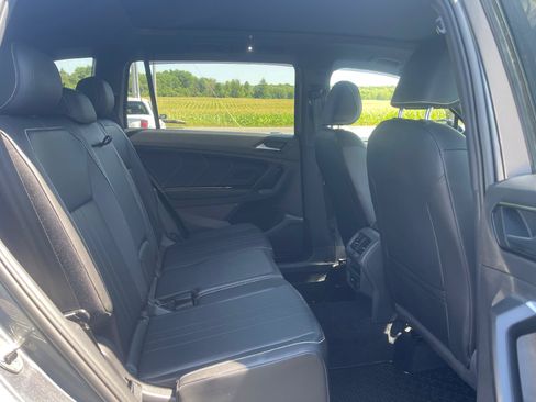 Used 2022 Volkswagen Tiguan SE R-Line AWD/4WD image 9