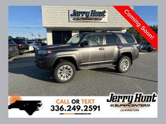 Used 2021 Toyota 4Runner SR5 AWD/4WD video 1