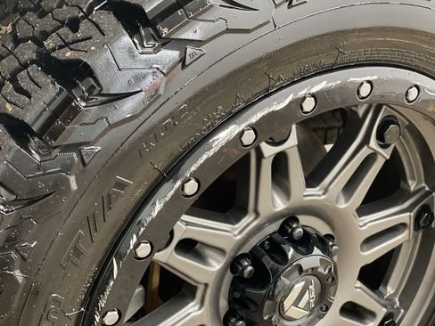 Used 2012 Chevrolet Avalanche LTZ image 37