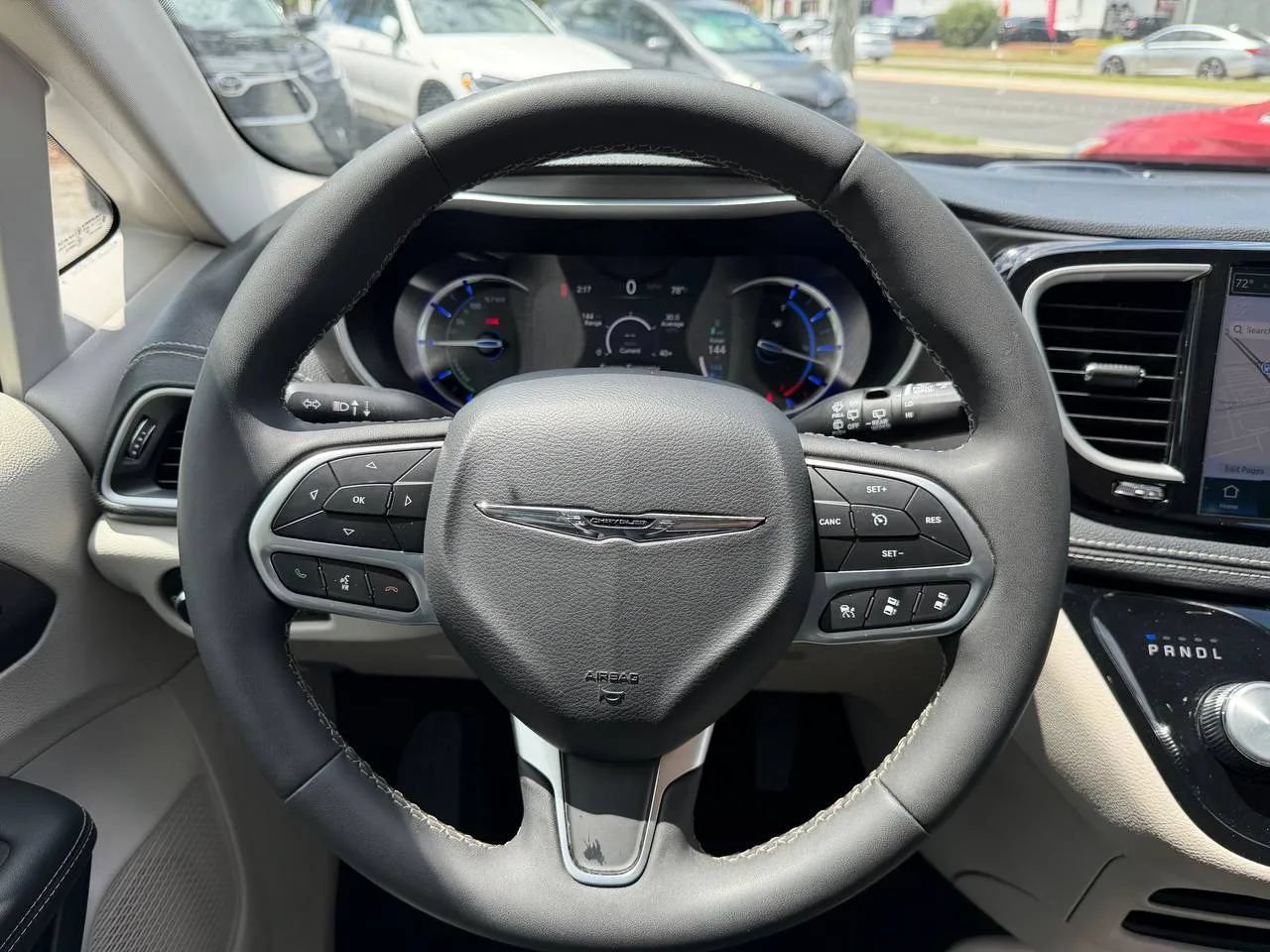 Used 2024 Chrysler Pacifica Limited FWD image 22
