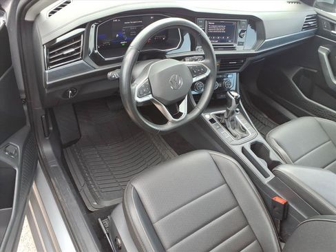 Used 2024 Volkswagen Jetta SE FWD image 18