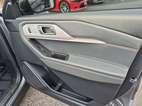 Used 2025 Ford Explorer Active RWD image 24