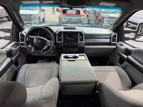 Used 2017 Ford F250 XLT w/ Camper Package AWD/4WD image 15
