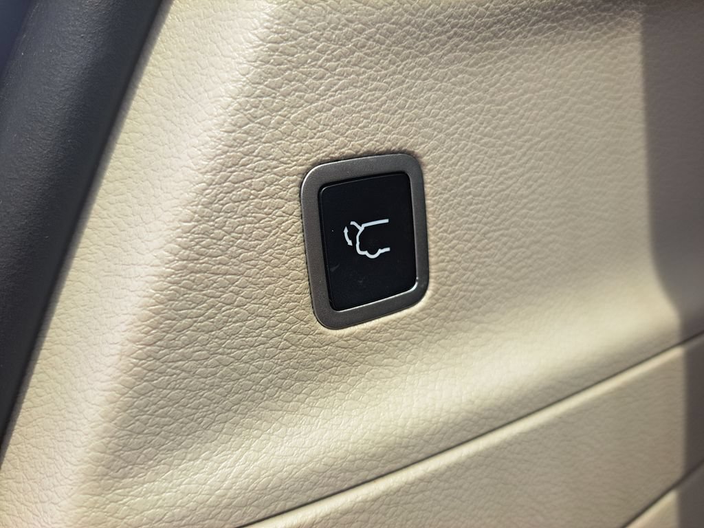 Used 2021 Chrysler Pacifica Touring-L FWD image 24