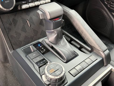 Used 2024 Toyota Tacoma TRD Off-Road image 17