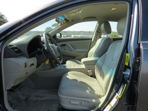 Used 2010 Toyota Camry SE image 28