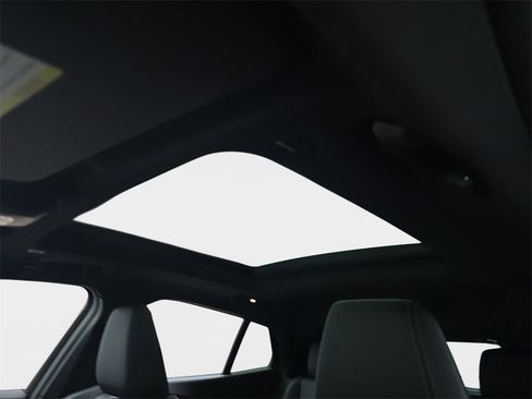 Used 2025 BMW X2 xDrive28i w/ M Sport Package image 31