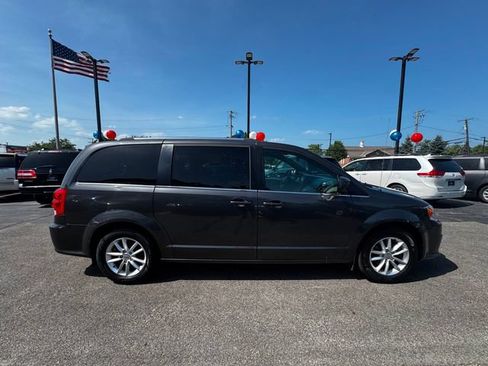 Used 2018 Dodge Grand Caravan SXT FWD image 4