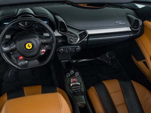 Used 2014 Ferrari 458 Spider image 29