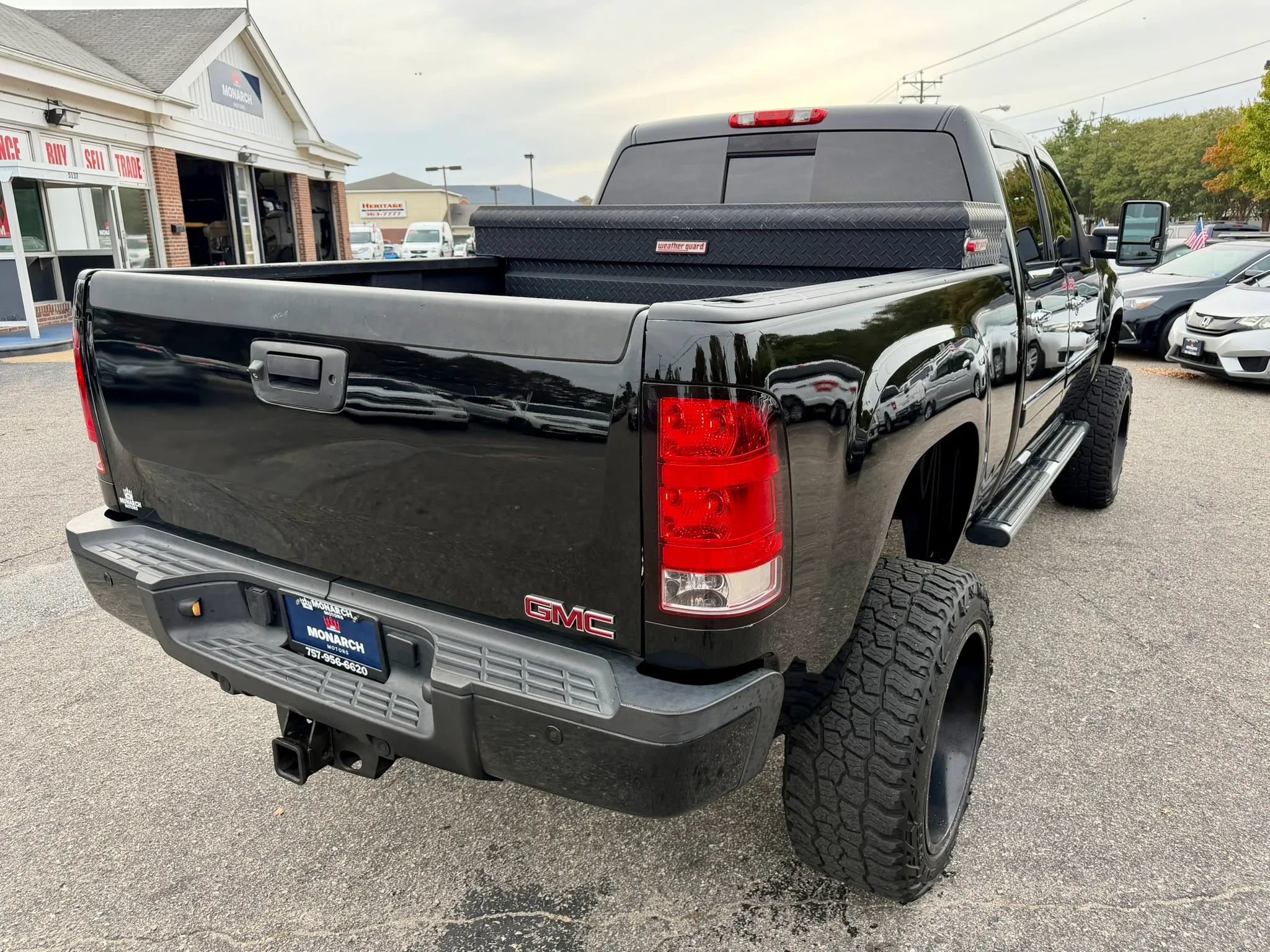 Used 2014 GMC Sierra 2500 Denali w/ Suspension Package, Off-Road AWD/4WD image 5