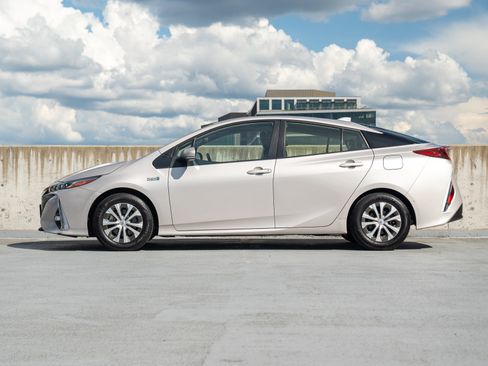 Used 2022 Toyota Prius Prime Limited FWD image 3