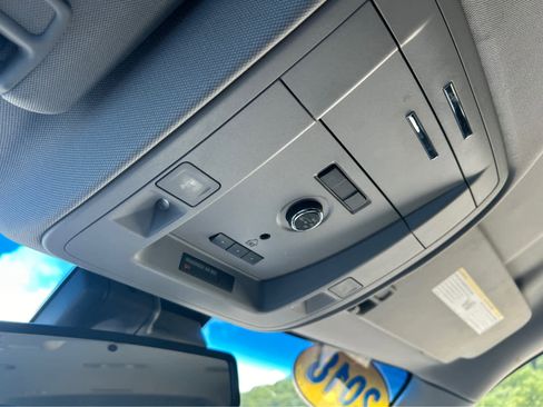 Used 2018 Chevrolet Tahoe LT image 23