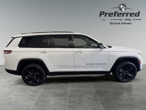 Used 2023 Jeep Grand Cherokee L Laredo AWD/4WD image 9
