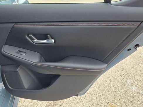 Used 2025 Nissan Sentra SR w/ SR Premium Package FWD image 10