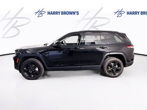 Used 2023 Jeep Grand Cherokee Limited w/ Luxury Tech Group II AWD/4WD image 30