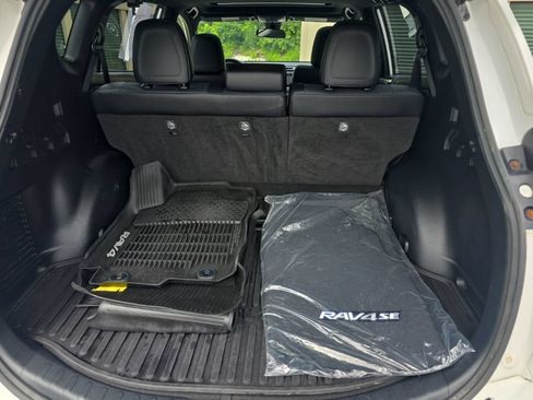 Used 2018 Toyota RAV4 SE w/ Protection Package AWD/4WD image 19