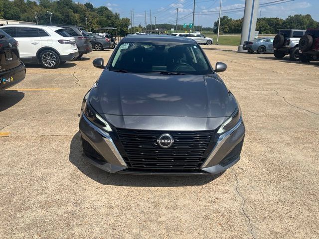 Used 2023 Nissan Altima 2.5 SV FWD image 4