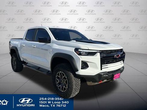 Used 2025 Chevrolet Colorado ZR2 w/ Technology Package image 3