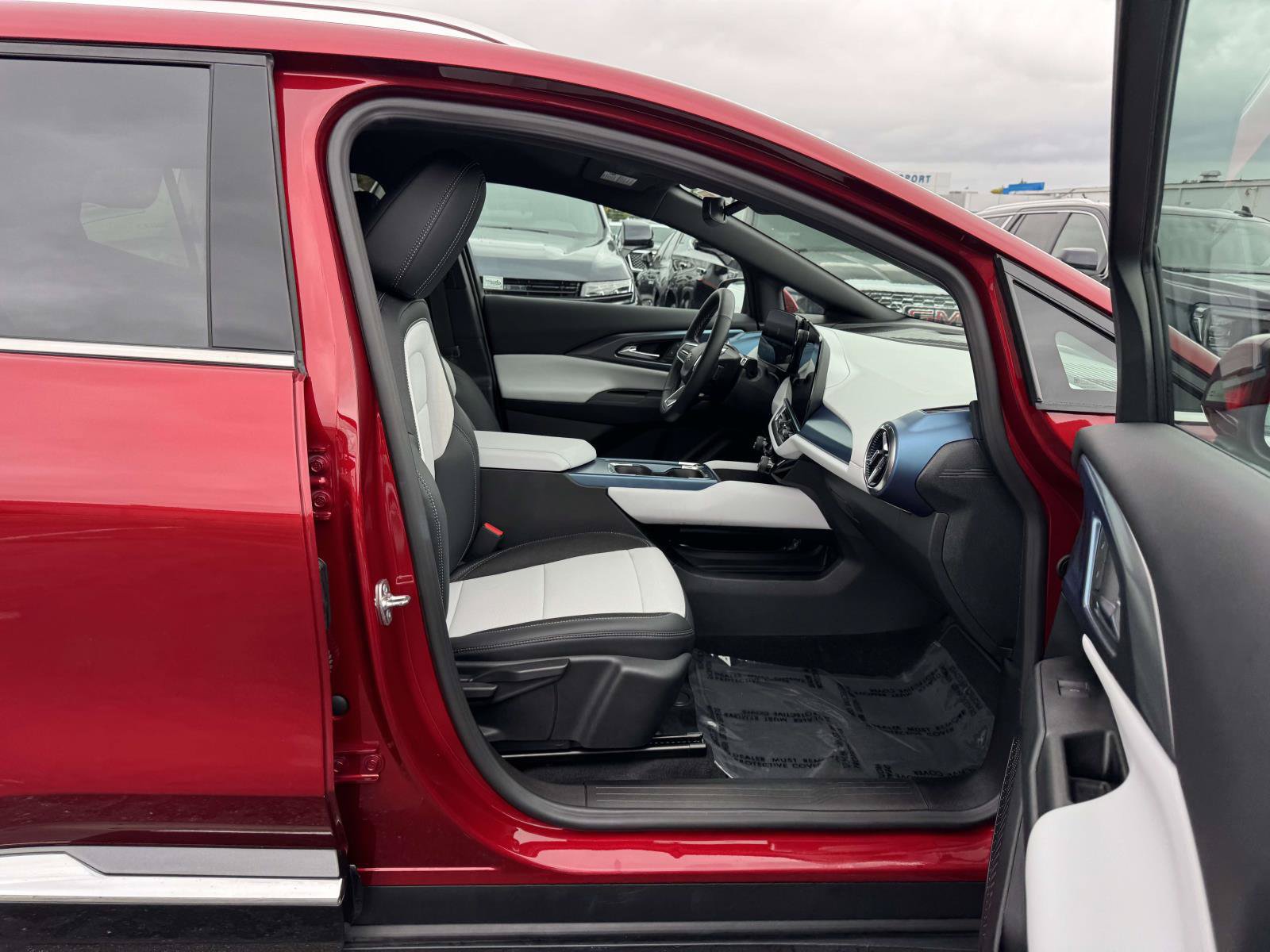 Used 2024 Chevrolet Equinox EV LT AWD/4WD image 14