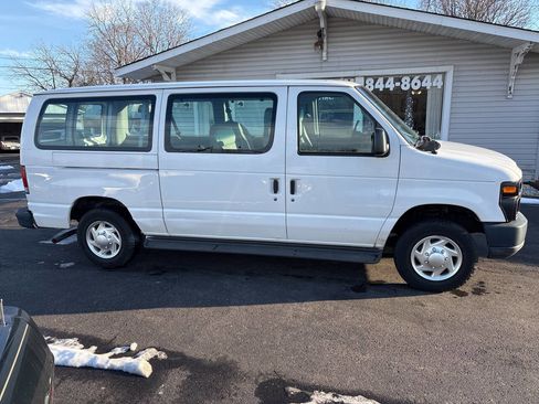 Used 2011 Ford E-150 and Econoline 150 Wagon w/ PWR Windows & Locks Group image 2