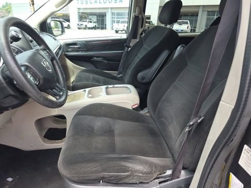 Used 2016 Dodge Grand Caravan SXT FWD image 9