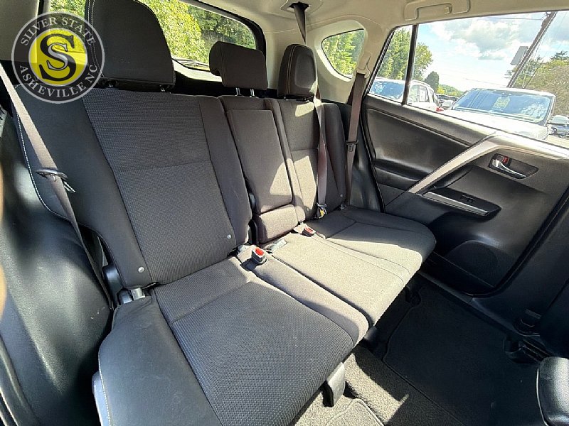 Used 2018 Toyota RAV4 XLE FWD image 18
