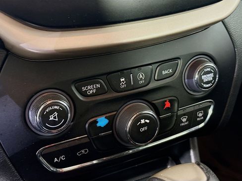 Used 2015 Jeep Cherokee Latitude image 19