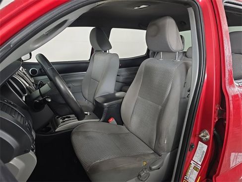 Used 2014 Toyota Tacoma PreRunner image 17