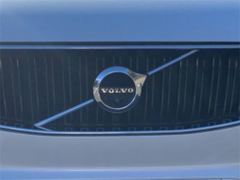 Used 2018 Volvo XC90 T6 Momentum w/ Convenience Package image 9