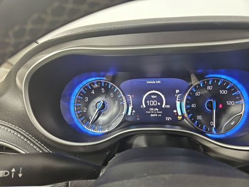 Used 2023 Chrysler Pacifica Touring-L AWD/4WD image 16