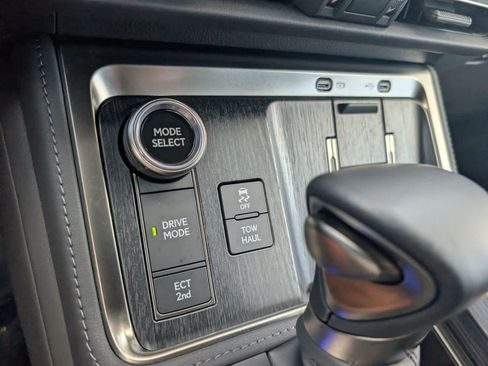 Used 2026 Lexus GX 550 w/ Accessory Package (2T) AWD/4WD image 30